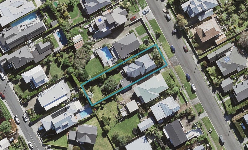 12 Palmerston Road, Birkenhead, Auckland - Carousel 1