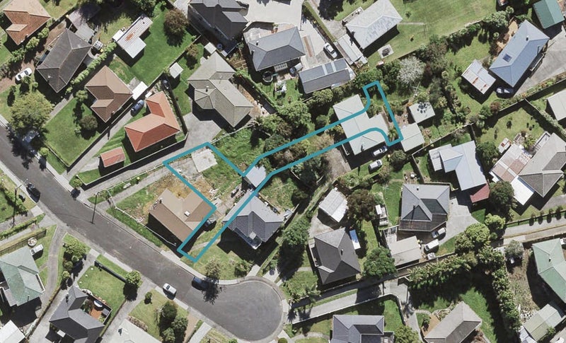 18B Mackenzie Street, Te Atatu South, Auckland - Carousel 1