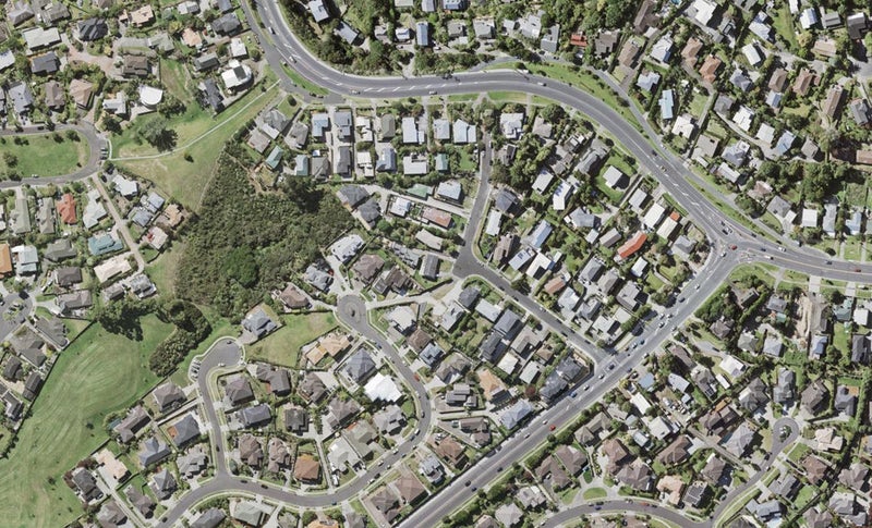 11 Hauraki Crescent, Pinehill, Auckland - Carousel 1