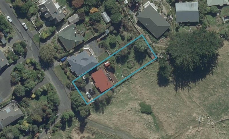 11 Featherston Street, Macandrew Bay, Dunedin - Carousel 1