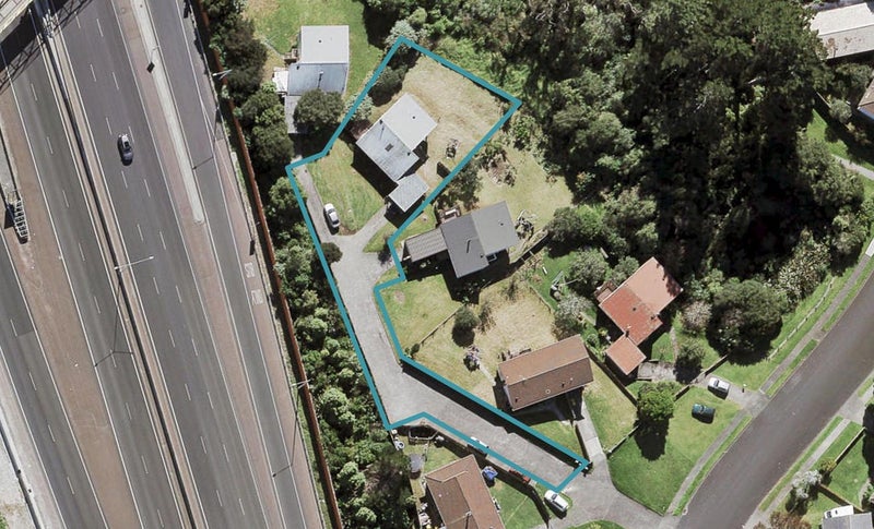 11 Holmes Drive, West Harbour, Auckland - Carousel 1