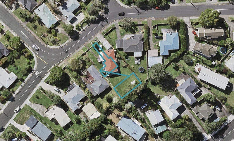 8E Trinidad Road, Sunnynook, Auckland - Carousel 1