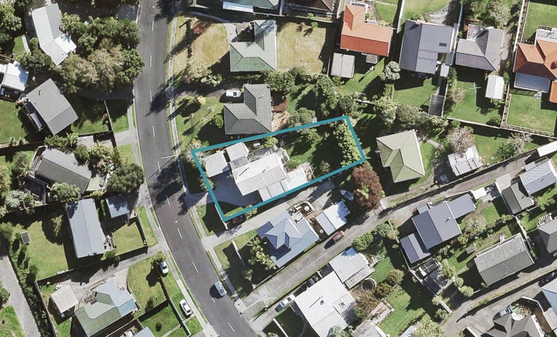 44 Commodore Drive, Lynfield, Auckland - Carousel 1