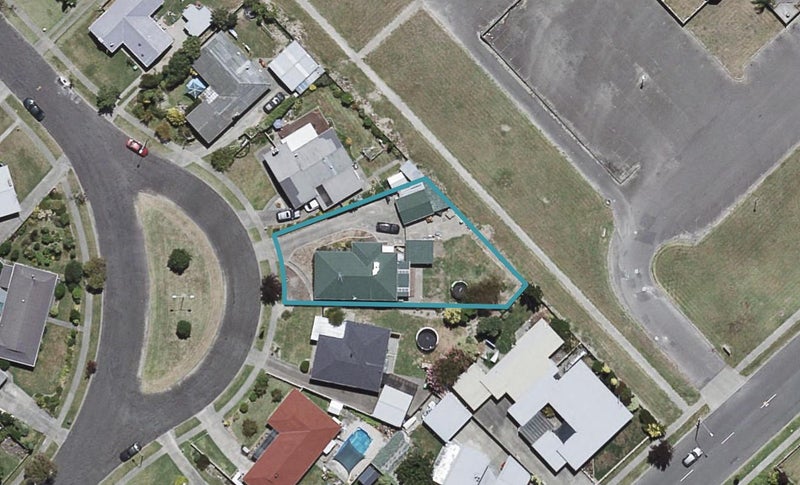 13 Fife Crescent, Tamatea, Napier - Carousel 1