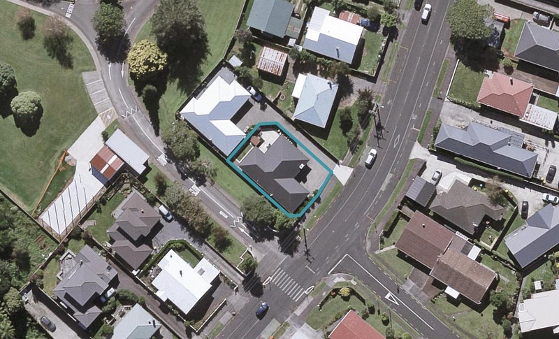 260 Coronation Avenue, Welbourn, New Plymouth - Carousel 1