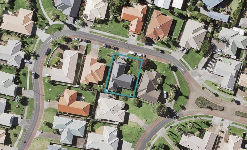 6 Palmcrest Grove, Highland Park, Auckland - Carousel 1