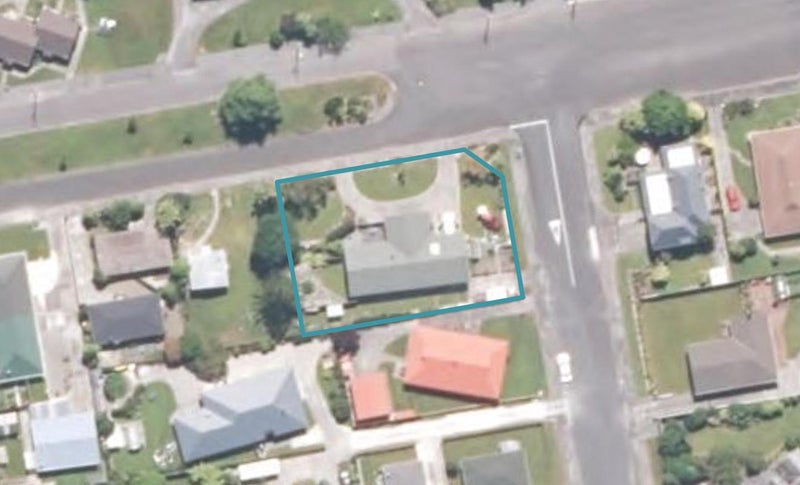 60 Henley Street, Westport, Westport - Carousel 1