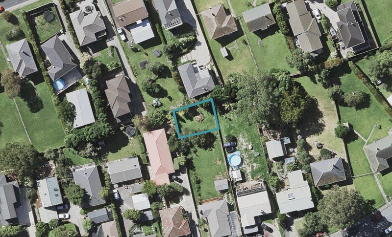 18C Montgomery Avenue, Belmont, Auckland - Carousel 1