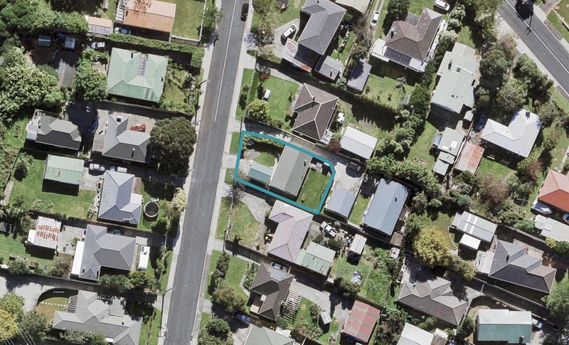 43 Cobham Crescent, Kelston, Auckland - Carousel 1
