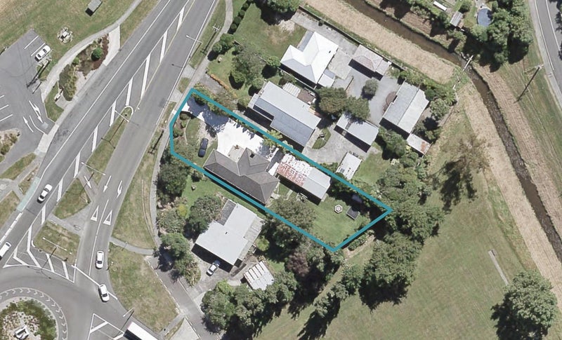 222 Eastern Hutt Road, Stokes Valley, Lower Hutt - Carousel 1