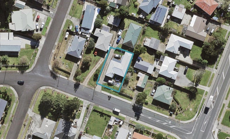 3 Tarata Crescent, Mangere Bridge, Auckland - Carousel 1