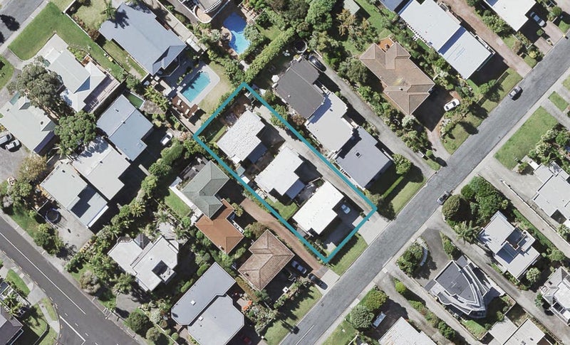 2/11 Marama Street, Castor Bay, Auckland - Carousel 1