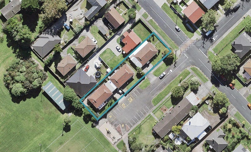 1/18 Northall Road, New Lynn, Auckland - Carousel 1