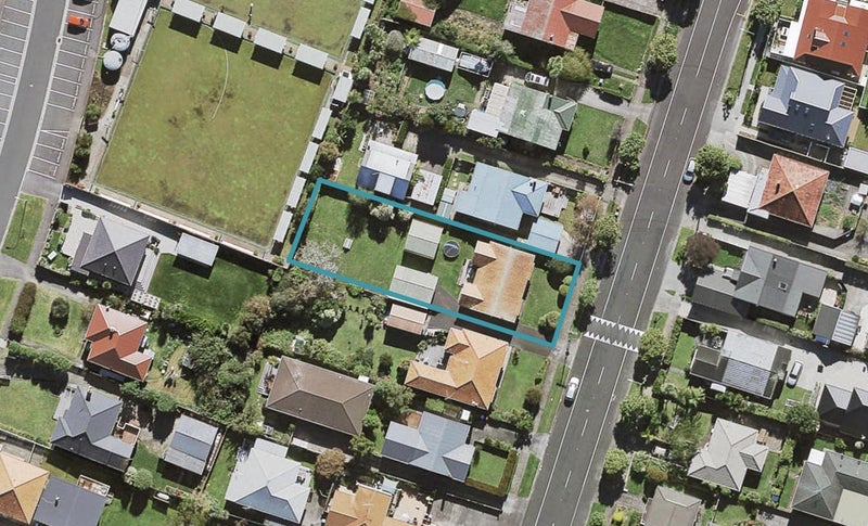 32 Renfrew Avenue, Sandringham, Auckland - Carousel 1