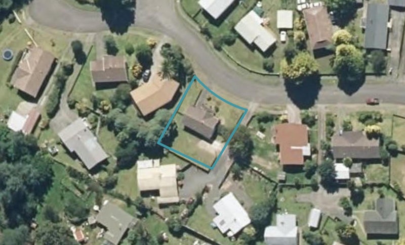 24 Falkner Park, Taumarunui - Carousel 1