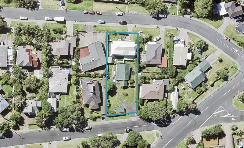2/4 Argyle Road, Browns Bay, Auckland - Carousel 1