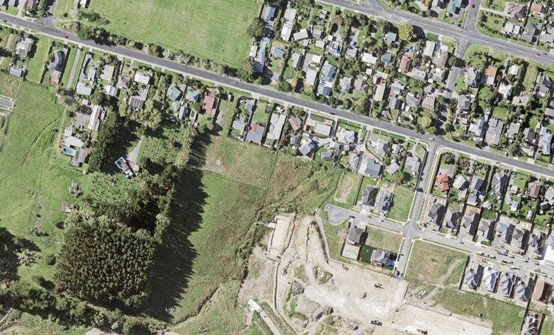 24 Seventh View Avenue, BEACHLANDS, AUCKLAND - Carousel 1