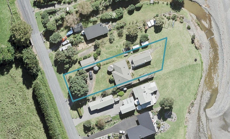 1674 East Coast Road, WHAKATIWAI, MIRANDA - Carousel 1