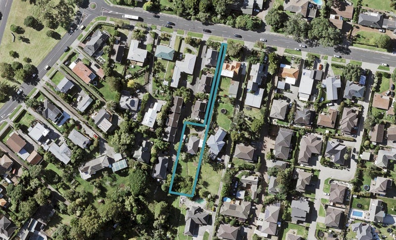 11A Paparoa Road, Cockle Bay, Auckland - Carousel 1