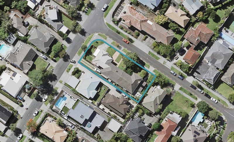 1B Godfrey Place, Kohimarama, Auckland - Carousel 1