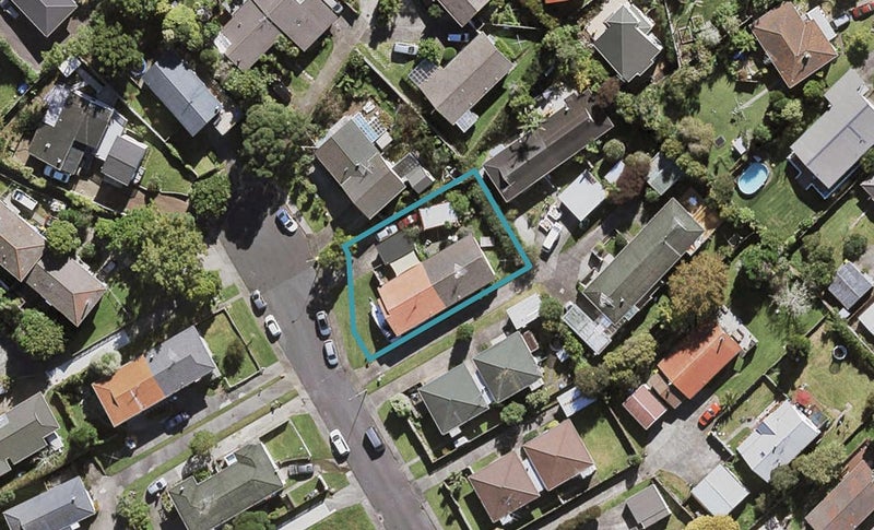 2/27 Mannering Place, Hillcrest, Auckland - Carousel 1