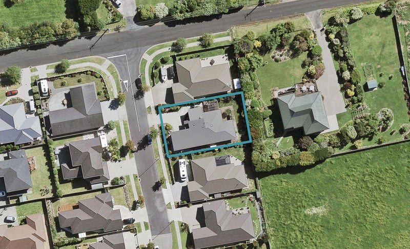 13 Murray Becroft Avenue, Henderson Valley, Auckland - Carousel 1