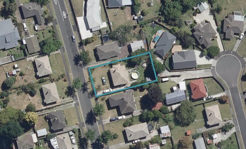 56 Kenney Crescent, Fairfield, Hamilton - Carousel 1