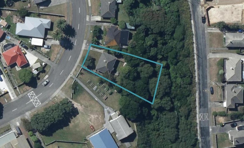 41 Kapiti Crescent, Titahi Bay, Porirua - Carousel 1