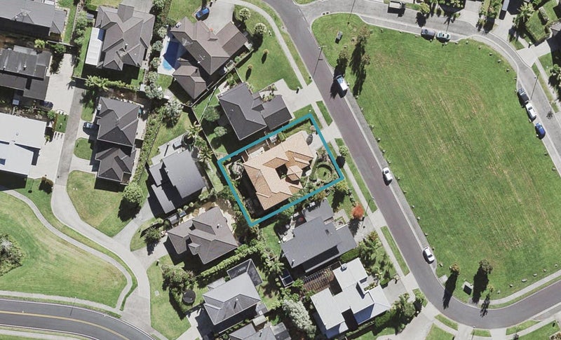 22 Newbury Place, Schnapper Rock, Auckland - Carousel 1
