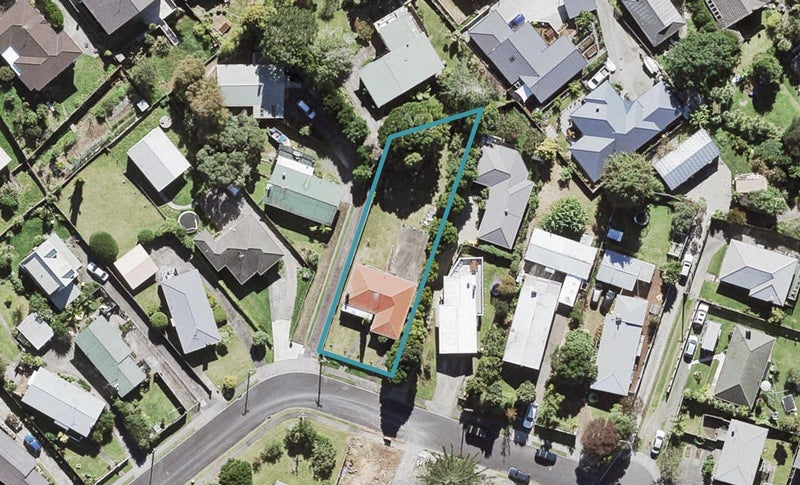 16 Beverly Place, New Lynn, Auckland - Carousel 1