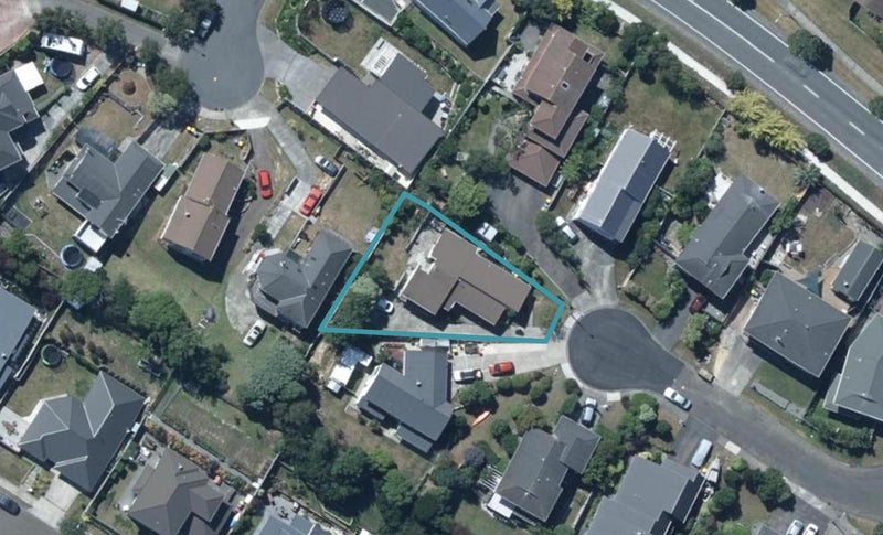 12 Barque Crescent, Whitby, Porirua - Carousel 1