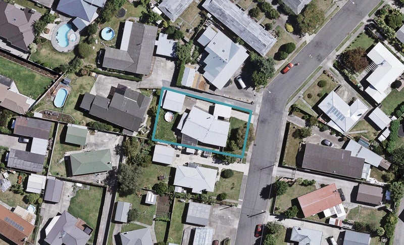 15 Holyrood Street, Taradale, Napier - Carousel 1
