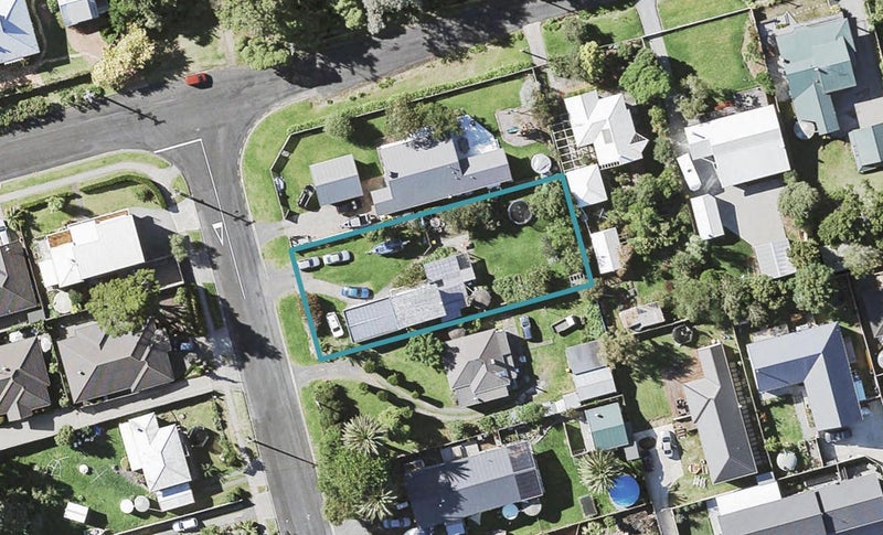 37 Sunkist Bay Road, Beachlands, Auckland - Carousel 1
