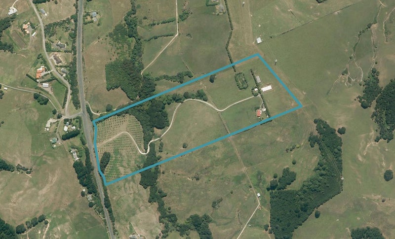 1742 Kaipara Coast Highway, Warkworth - Carousel 1