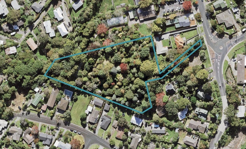 5 South Lynn Road, Titirangi, Auckland - Carousel 1