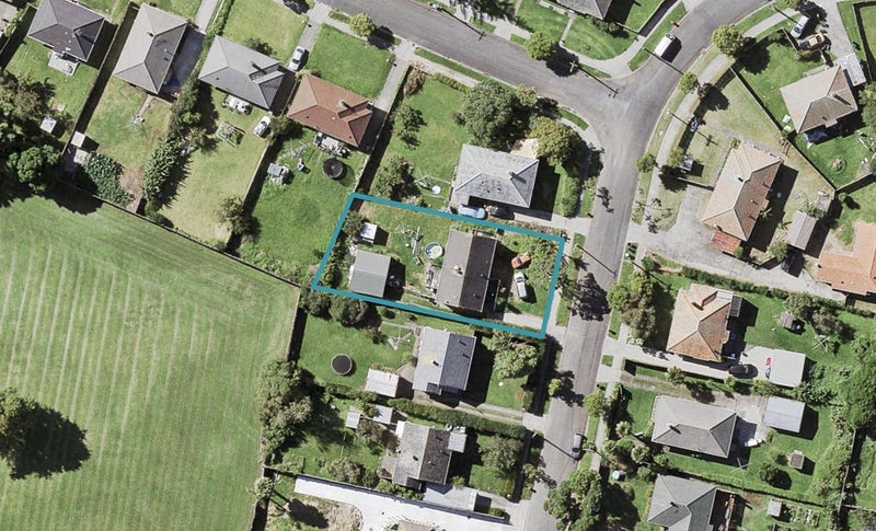 15 Chiltern Crescent, Glen Innes, Auckland - Carousel 1