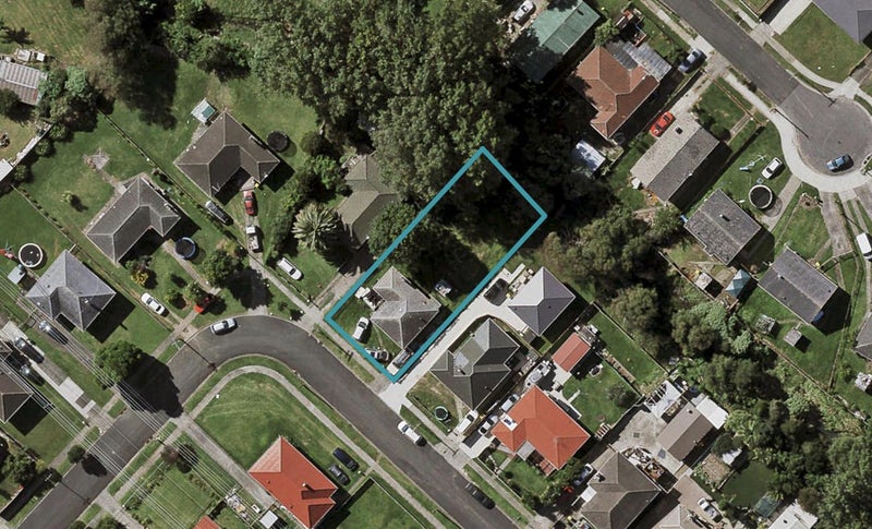 16 Ingram Crescent, Otara, Auckland - Carousel 1