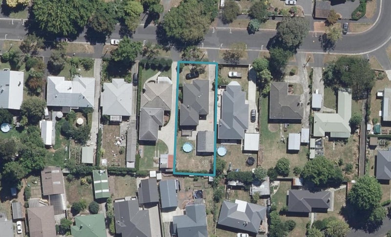 16 Young Street, Claudelands, Hamilton - Carousel 1
