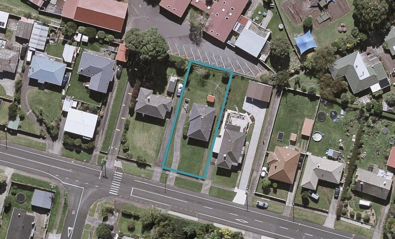 90 Omata Road, Marfell, New Plymouth - Carousel 1
