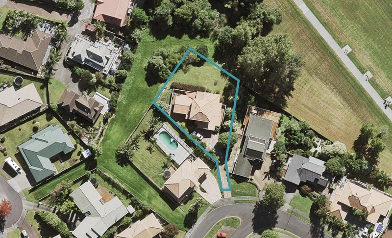 9 Azure Grove, Unsworth Heights, Auckland - Carousel 1