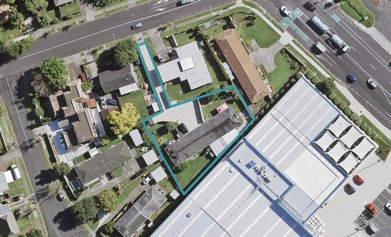 2/6 Walter Strevens Drive, Conifer Grove, Takanini - Carousel 1