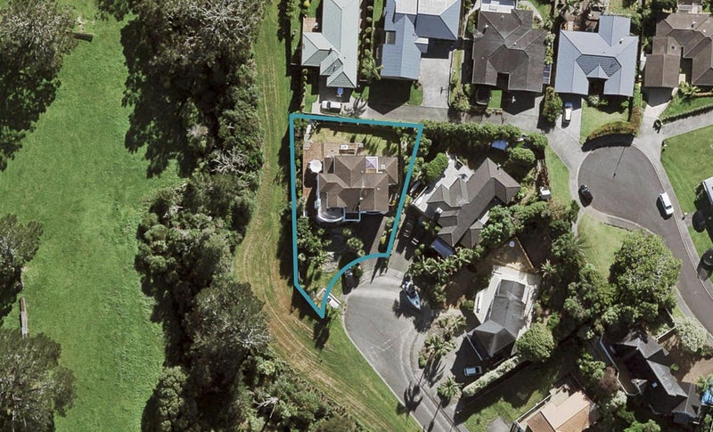 17 Emerald Way, Rosedale, Auckland - Carousel 1