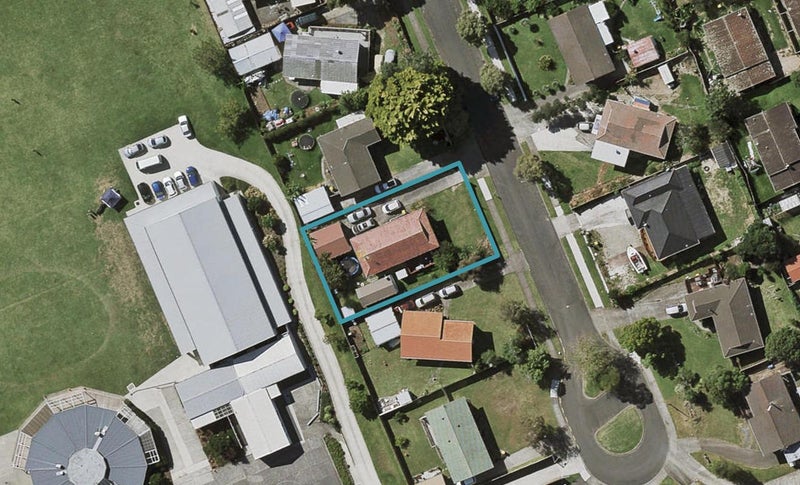 11 Shalimar Place, Clover Park, Auckland - Carousel 1