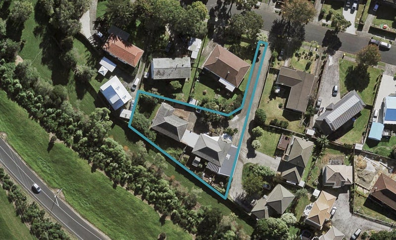 26A Sikkim Crescent, Clover Park, Auckland - Carousel 1