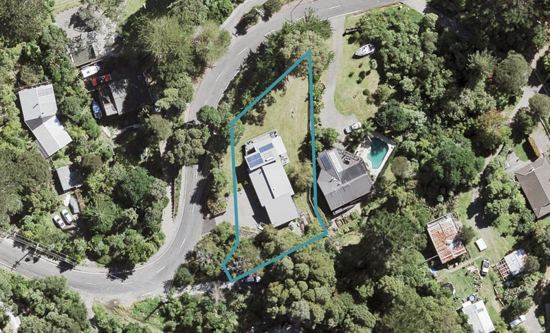 215 Victory Road, Laingholm, Auckland - Carousel 1