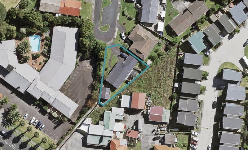 11 Papatahi Place, Henderson, Auckland - Carousel 1