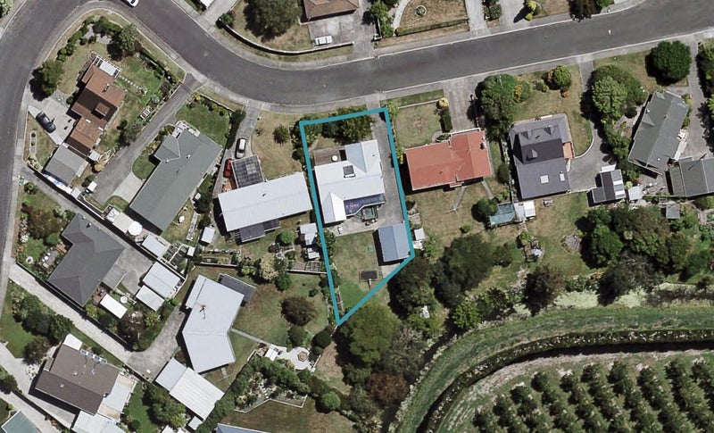 8 Deakin Place, Clive, Clive - Carousel 1