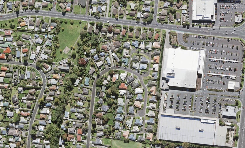 47 Kingdale Road, Henderson, Auckland - Carousel 1