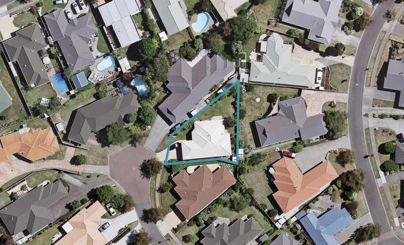 8 Cheval Place, Taradale, Napier - Carousel 1