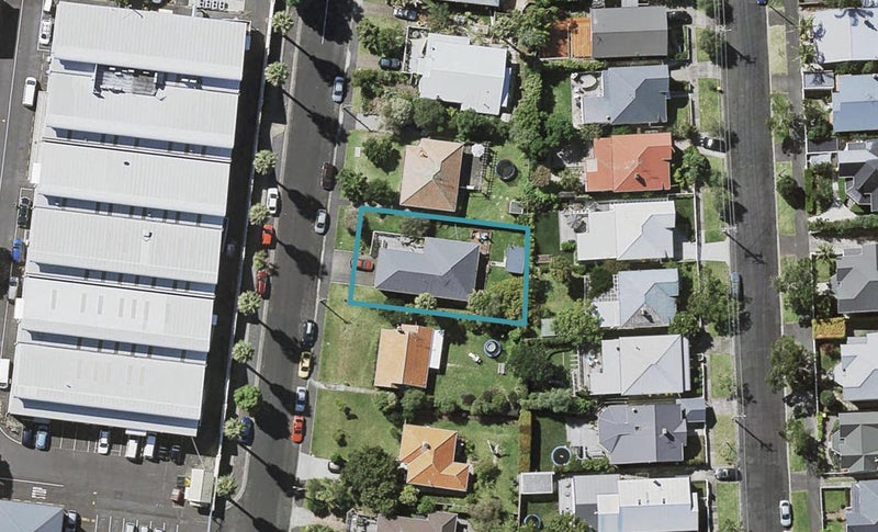 16 Cautley Street, Stanley Point, Auckland - Carousel 1